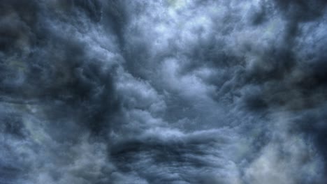 Gewitter-In-Sich-Bewegenden-Dunklen-Wolken,-Sicht