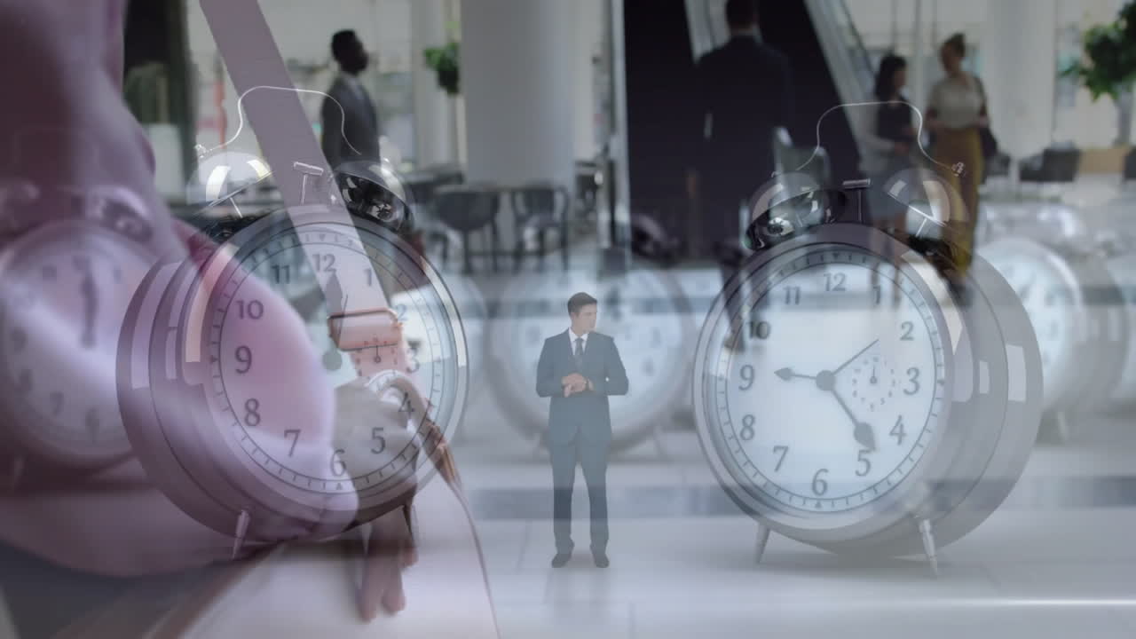 animación de relojes despertadores sobre hombres de negocios caminando