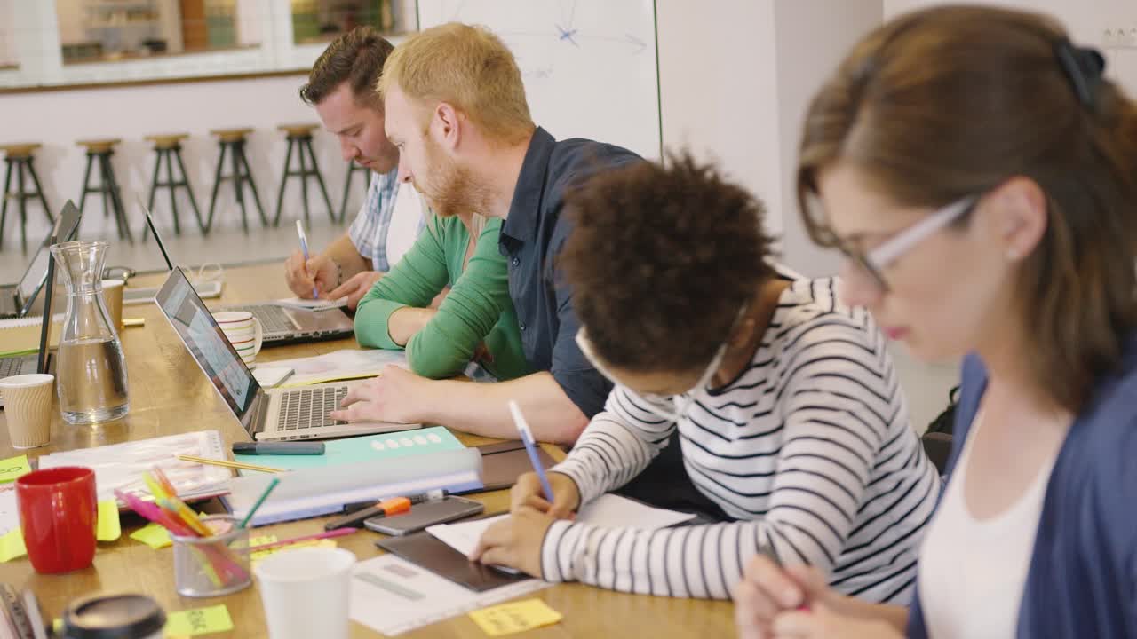 equipo trabajando en proyecto