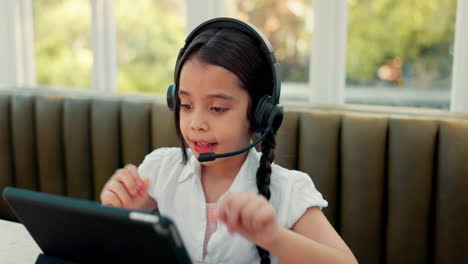 Sign-language,-child-and-tablet