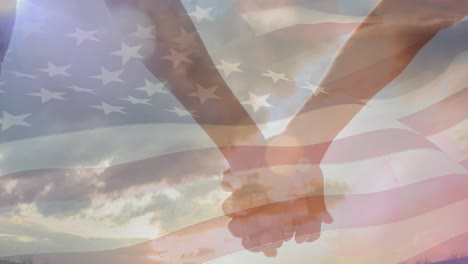 animación de la bandera de los estados unidos de américa sobre una pareja cogida de la mano