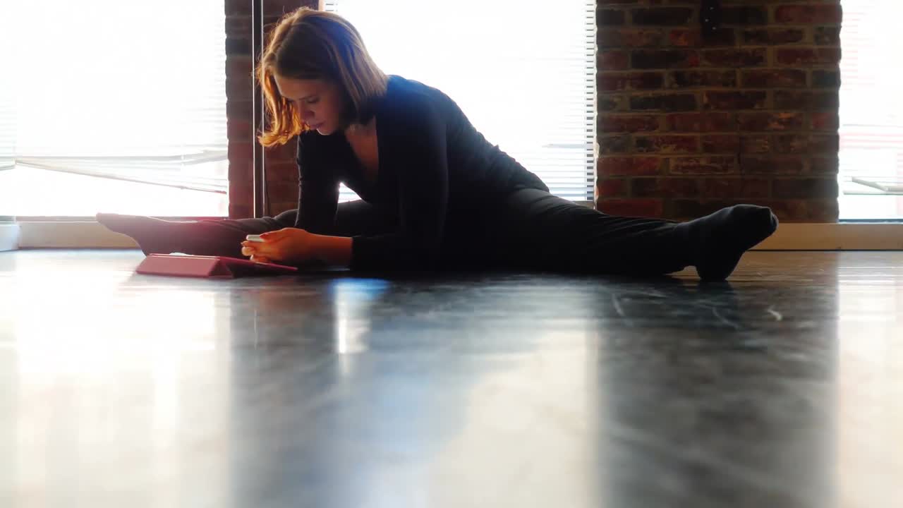 ⁇ 드폰 을 사용하는 발레리나