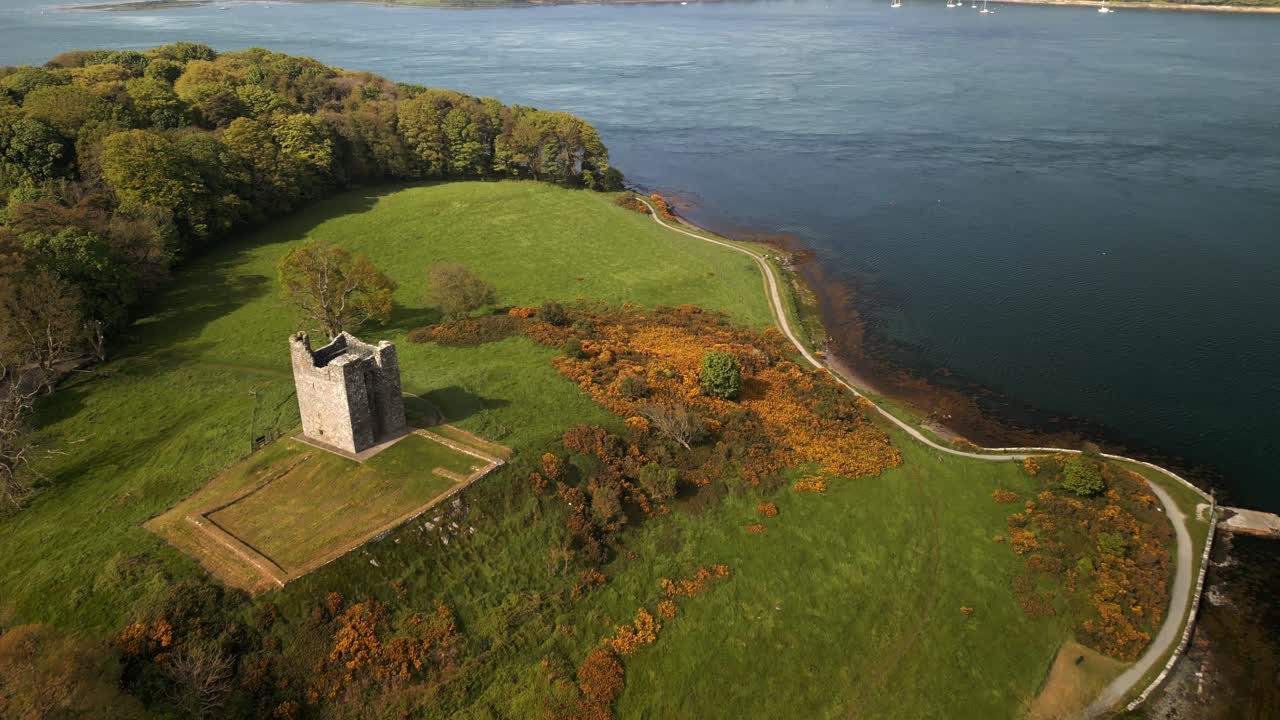 fotografía aérea de strangford lough en el condado de down, irlanda del norte