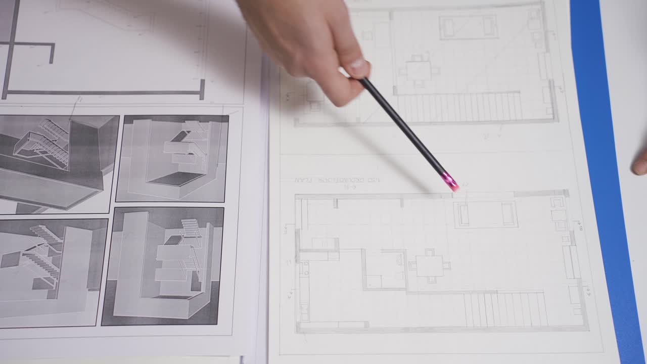 el exitoso arquitecto de interiores ha completado su proyecto y está encantado.