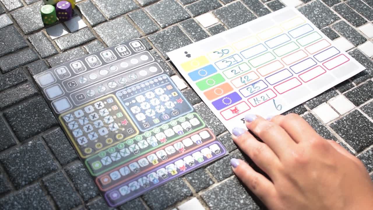 contando los números y las puntuaciones en un juego llamado inteligente