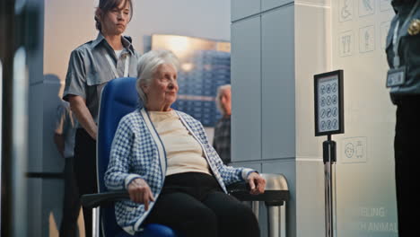 airport security screening of passengers