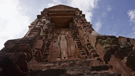 Ancient-Ruins-of-Temple-in-Ayutthaya,-Thailand