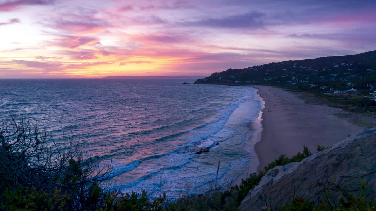 hermoso y colorido timelapse al atardecer en zahara de los atunes, tarifa
