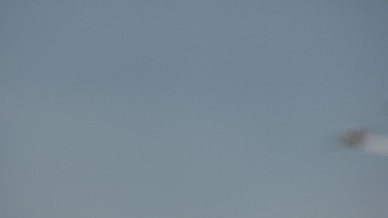 비행기는 밀집된 대형으로 비행한다