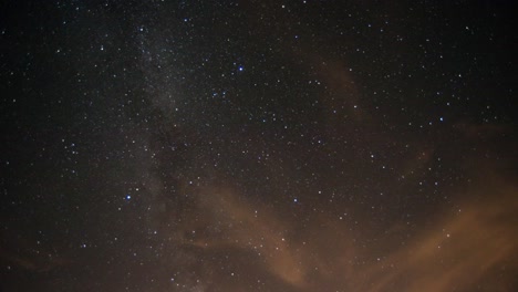estrellas que aparecen en el horizonte después de la puesta del sol - lapso de tiempo