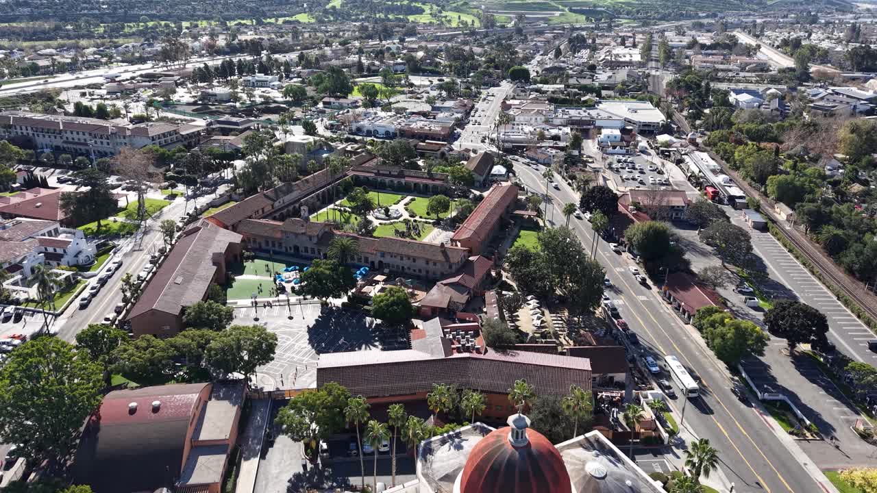 Sorvolo del campus della Missione di San Juan Capistrano