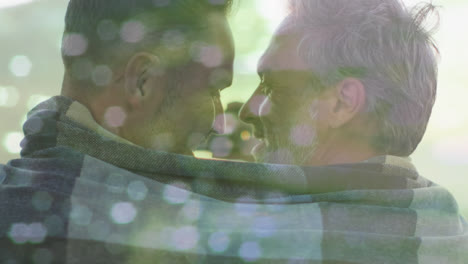 animación de puntos de luz sobre una feliz pareja gay caucásica