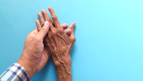 manos de ancianos