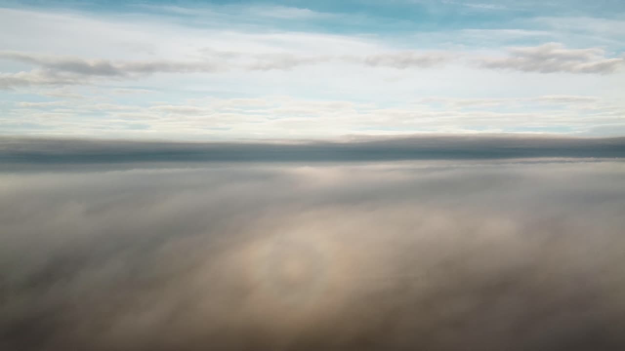 toma aérea de drones sobre las nubes 4k