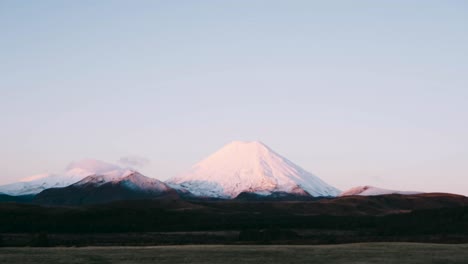 el atardecer de la montaña nevada - el monte ruapehu nueva zelanda