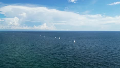 toma de drones de barcos en el océano