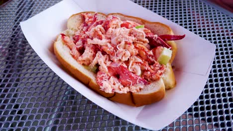 lobster roll sandwich