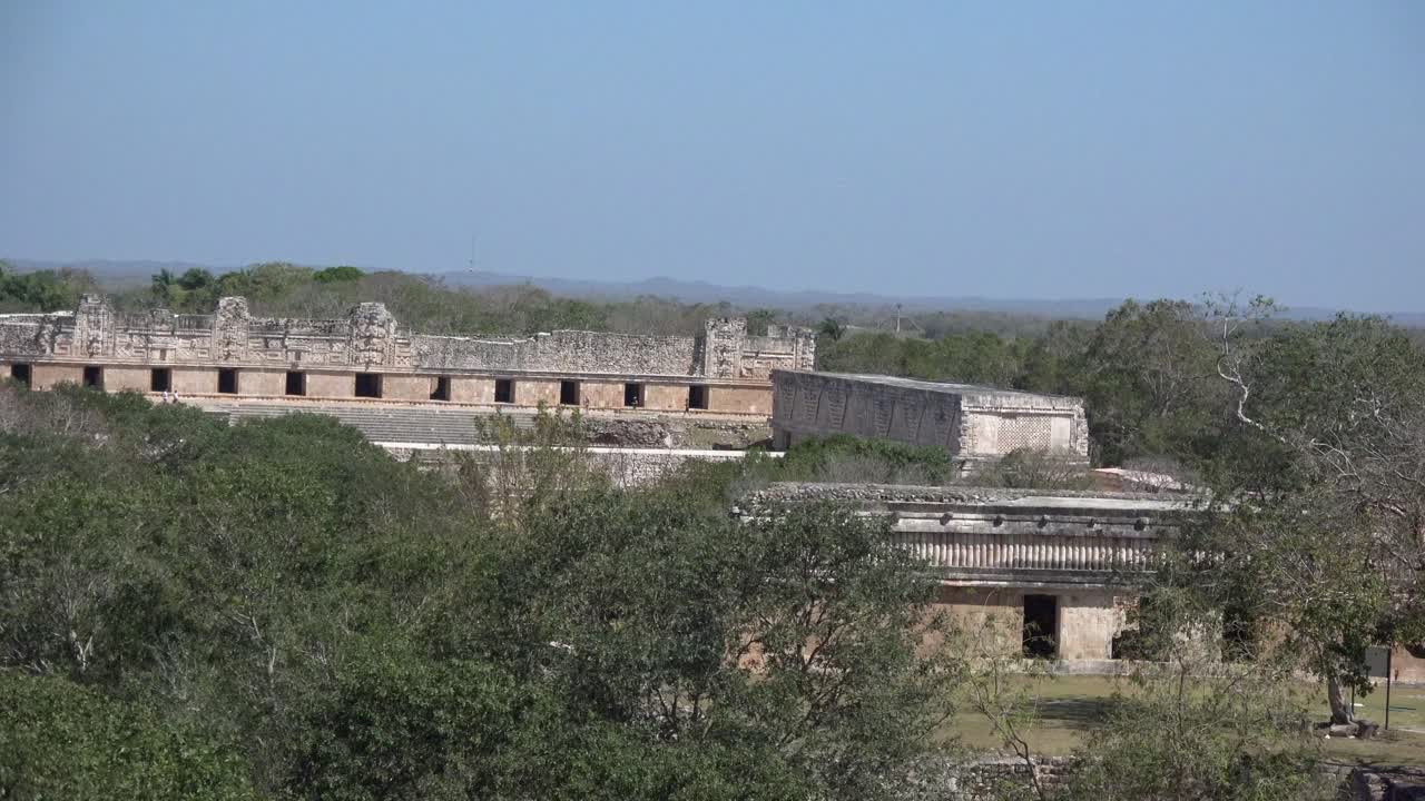 Vista grandangolare del complesso archeologico di Uxmal, Yucatán, Messico