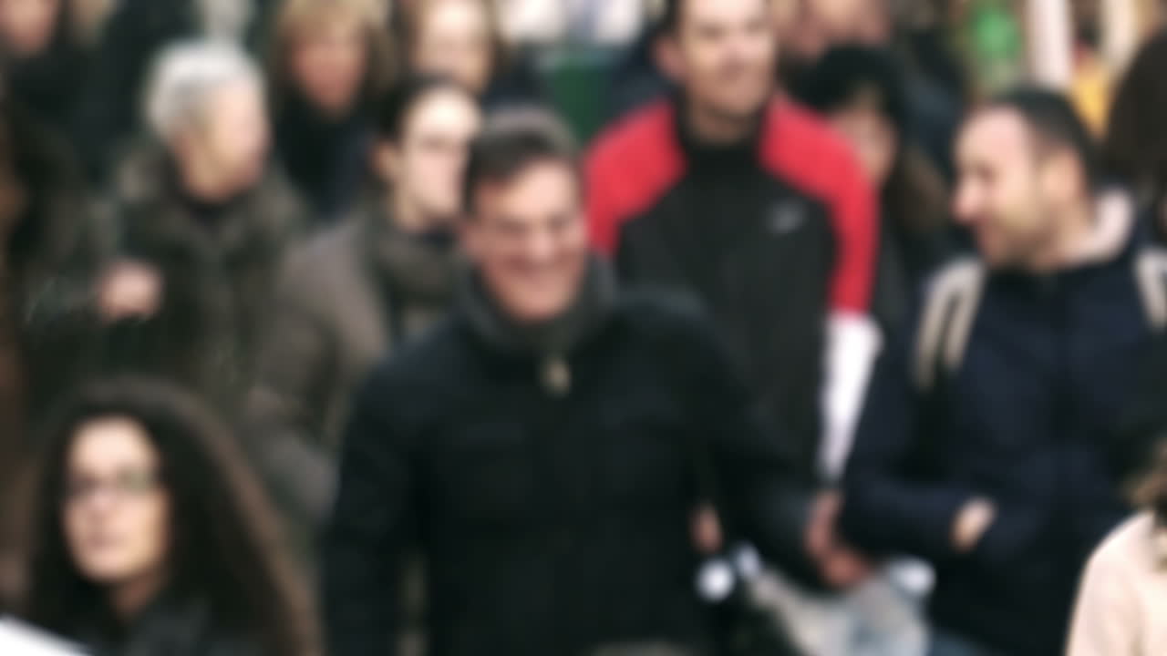 도시 거리에서 사람들의 교통의 시간 경과