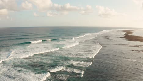 Bali-Indonesien-Pandawa-Strand,-Bunter-Sand-Und-Felsen