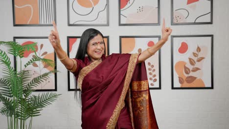 Dancing-Indian-woman-enjoying-in-party