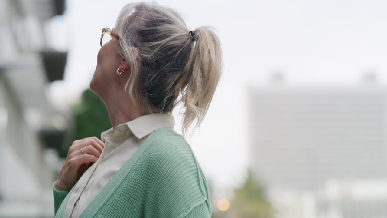 Businesswoman with shoulder pain