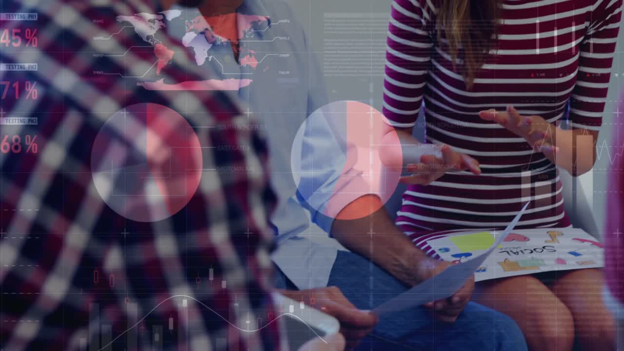 animación del procesamiento de datos financieros en diversos grupos de empresarios