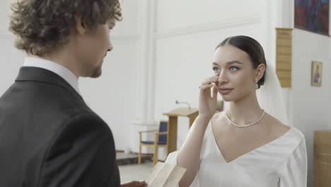 el momento conmovedor de la ceremonia de la boda