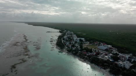 The-idilic-view-of-mexican-beach-of-Mahahual