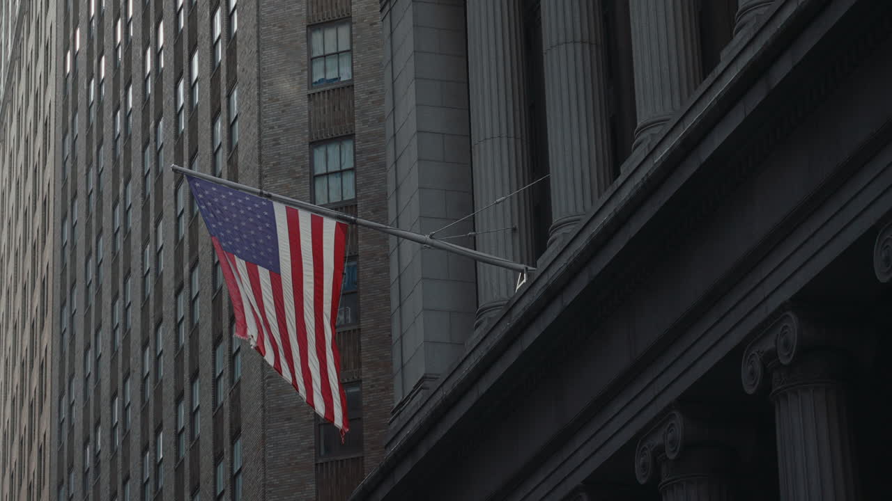 Bandiera americana su un edificio a New York