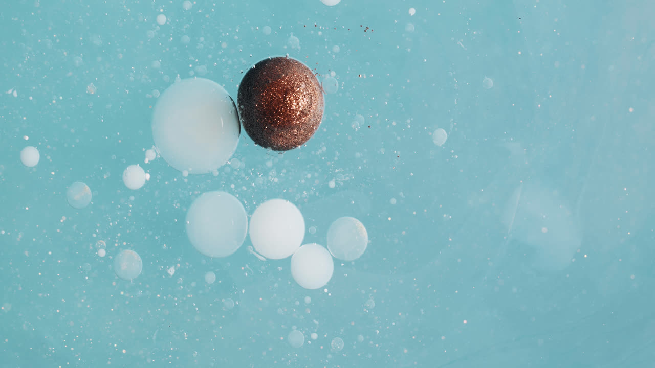 파란색 추상 유체 아트 반투명 매크로 버블과 대리석 잉크 흐르는 효과가 소용돌이치는