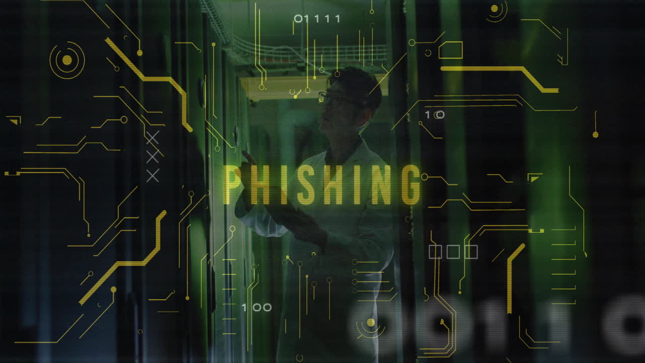 Animazione del testo "phishing" su elaborazione dati e un lavoratore maschio asiatico in sala server.