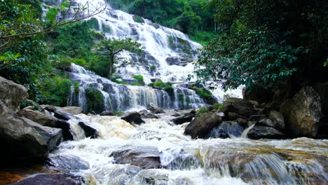 Cascada-Maeya-En-Chiang-Mai,-Tailandia