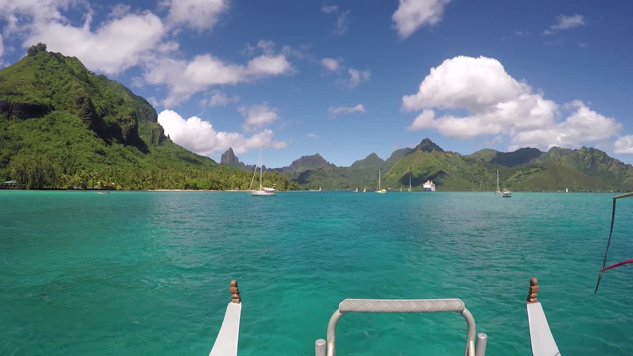 View from the front of a boat arriving in Opunohu Bay.