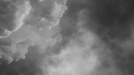 tormenta y relámpagos en las nubes oscuras 4k