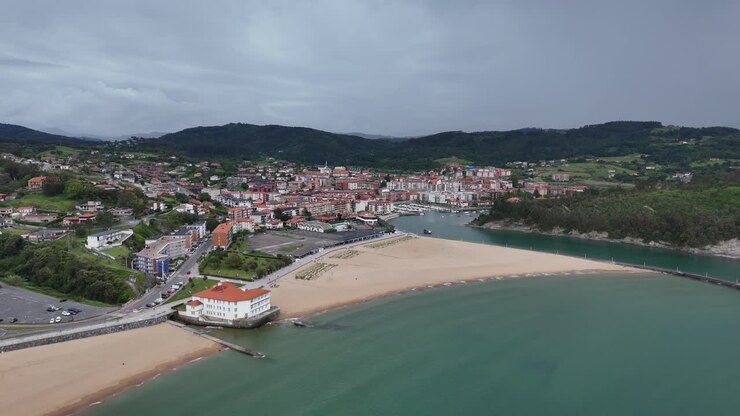 Riprese aeree 4K con drone, Gorliz, Spagna settentrionale