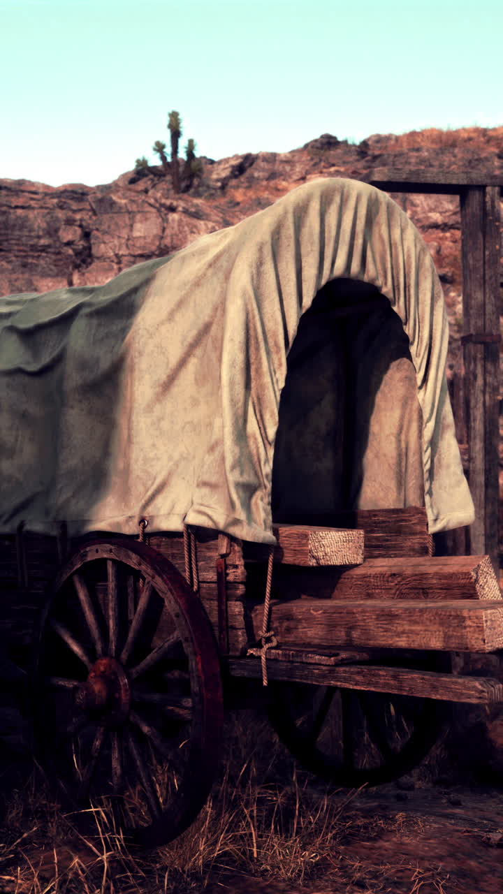 un vagón cubierto en un paisaje desértico