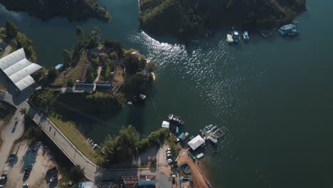 Drone-aerial-view-of-El-peñol-lake-and-green-islands-in-Guatape,-Colombia