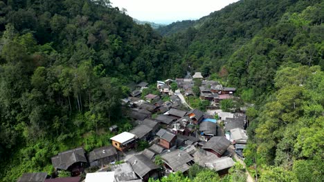 el famoso pueblo mae kampong nuevo chiang mai, tailandia