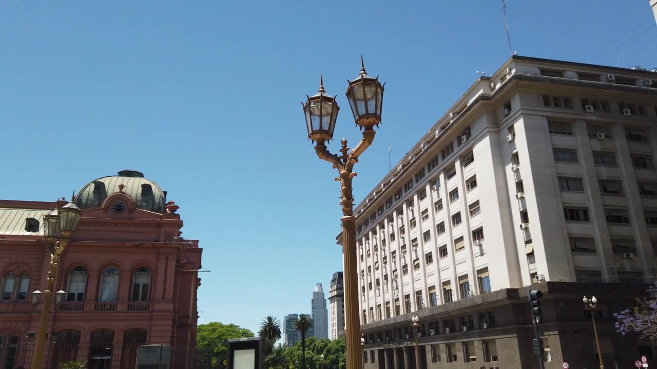 Panoramica su Plaza de Mayo, la Casa Rosada della città di Buenos Aires con lo sfondo di Puerto Madero, Argentina.