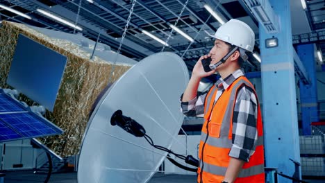 técnico de satélites de guardia