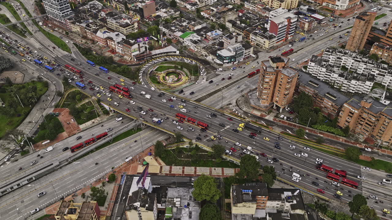 bogotá colombia aerial v44 vista de pájaros, vuela alrededor de la intersección entre la avenida nqs y la autopista el dorado capturando el tráfico ocupado y el paisaje urbano del centro - filmado con mavic 3 cine - noviembre 2022