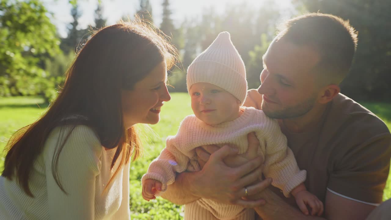 공원 에서 행복 한 가족