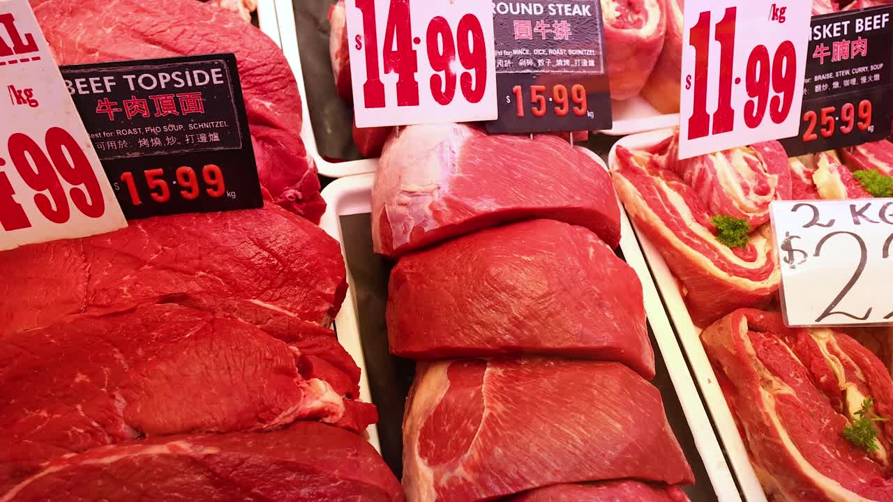 판매되는 다양한 고기와 돼지고기