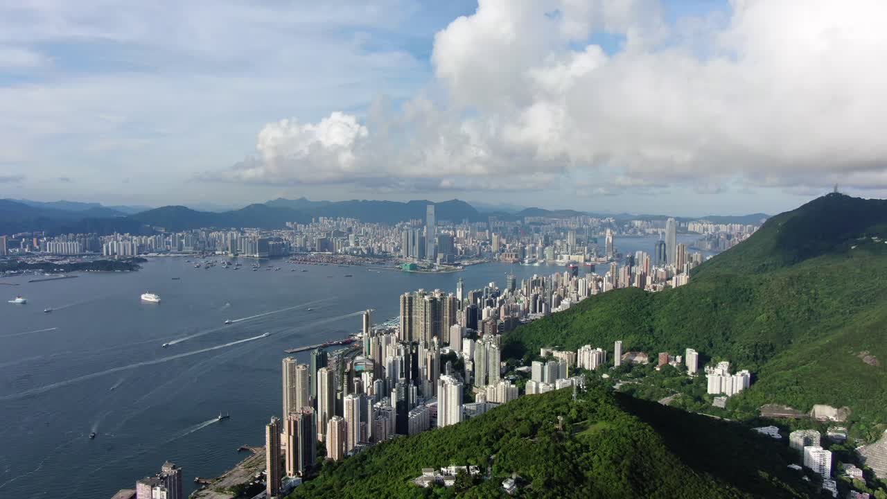 bahía de hong kong y horizonte en un hermoso día, vista aérea