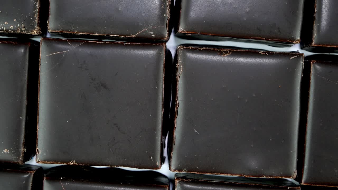 사탕 과자, 초콜릿 사탕, 다크 초콜릿, 맛있는 사각형 사탕, 탑 뷰.