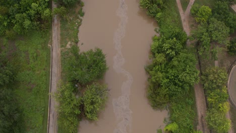 Birds-eye-view-of-the-Buffalo-Bayou-in-Houston,-Texas