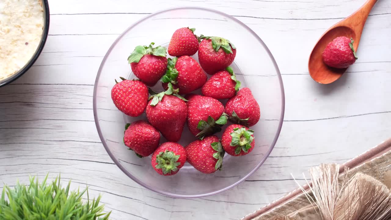 그에 신선한 딸기