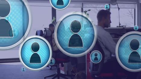 animación de múltiples iconos de perfil flotando contra diversas personas que trabajan en la oficina