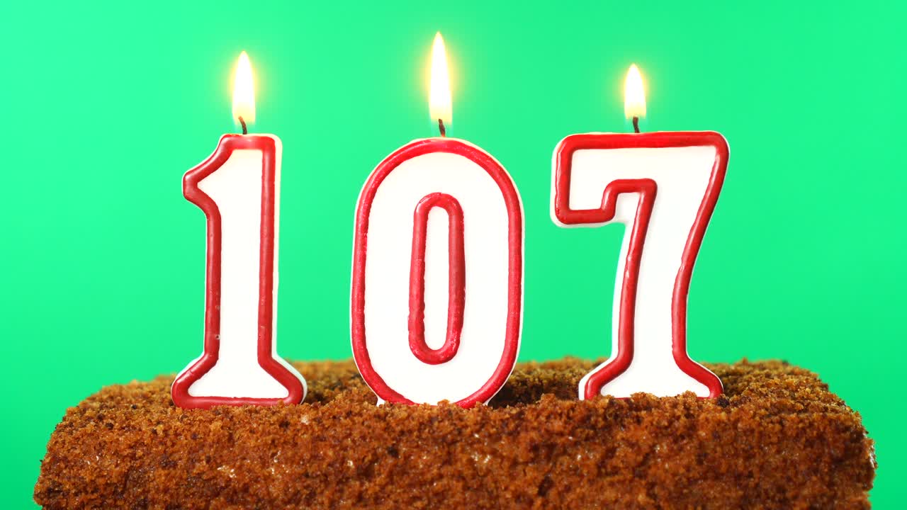 107 번 불이 켜진 케이크, 크로마 키, 녹색 스크린, 고립